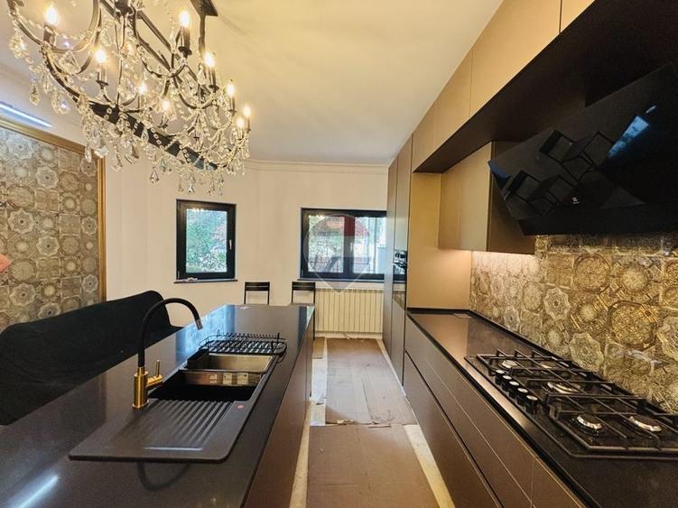 Duplex cu 6 camere cu Teren 350 Mp în Central