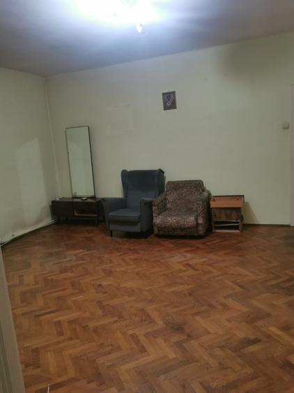Casă cu 6 camere cu Teren 300 Mp în Bartolomeu