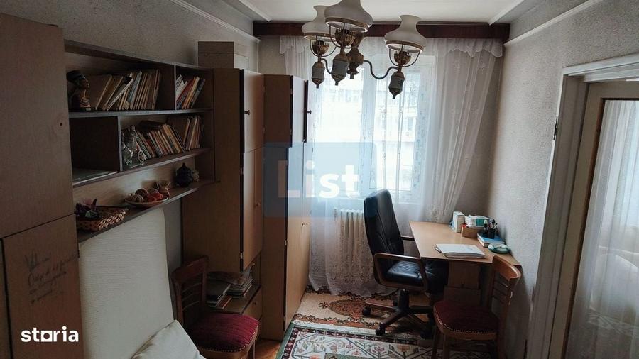 Apartament cu 4 camere decomandat în Central