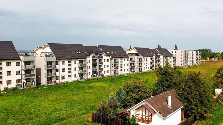 Apartament cu 3 camere decomandat în Tractorul — fotografia 1