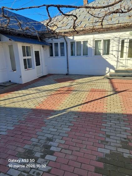 Casă individuală cu 4 camere cu Canalizare în Sud-Vest
