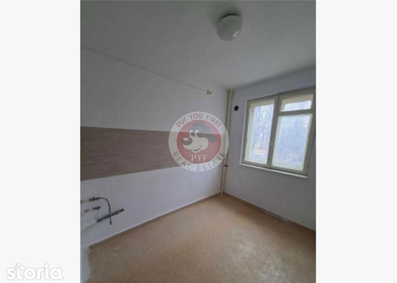 Apartament cu 3 camere decomandat în Drumul Taberei