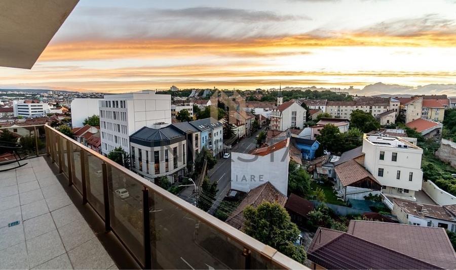 Apartament cu 3 camere semidecomandat, mobilat în Central