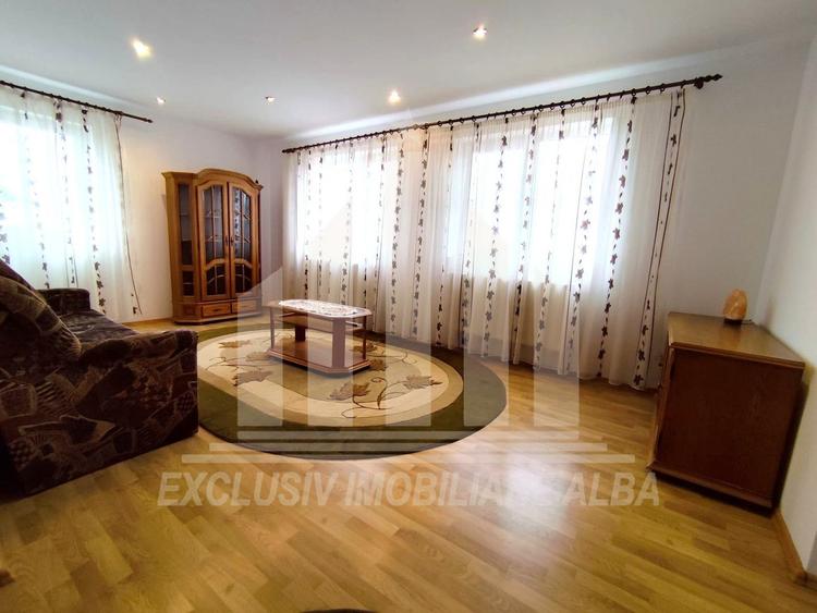 Apartament cu 3 camere decomandat, mobilat în Micești