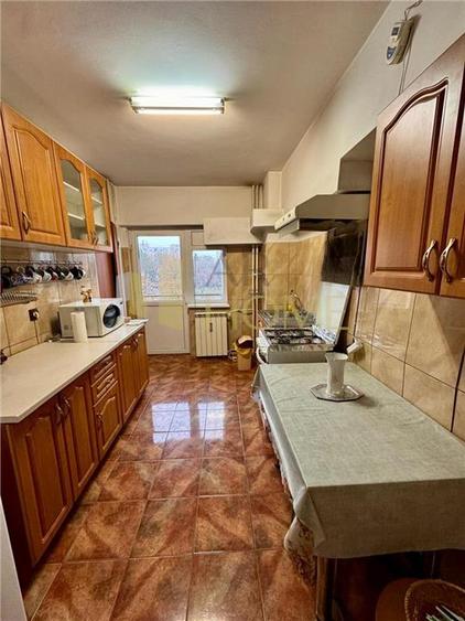Apartament cu 3 camere decomandat, mobilat în Republicii