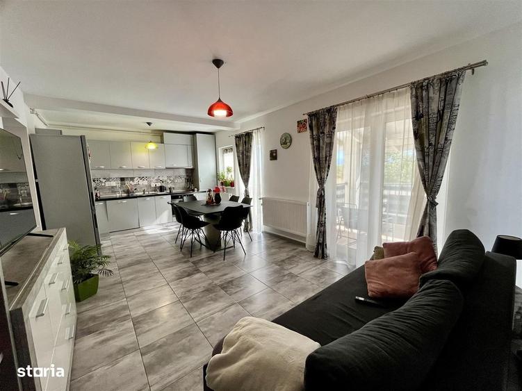 Apartament cu 4 camere decomandat în Central