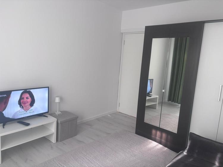 Apartament cu 3 camere semidecomandat în Drumul Taberei