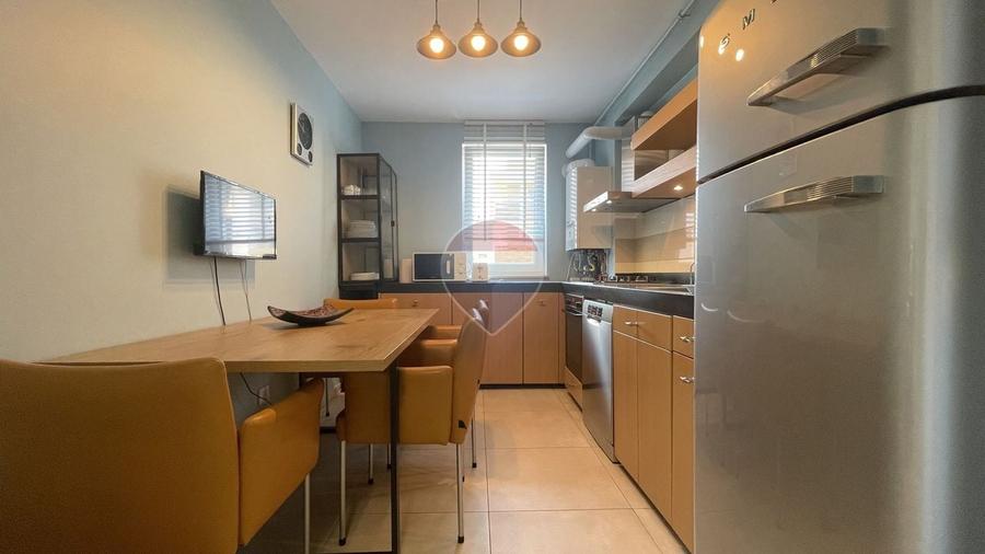 Apartament cu 3 camere decomandat, mobilat în Tractorul
