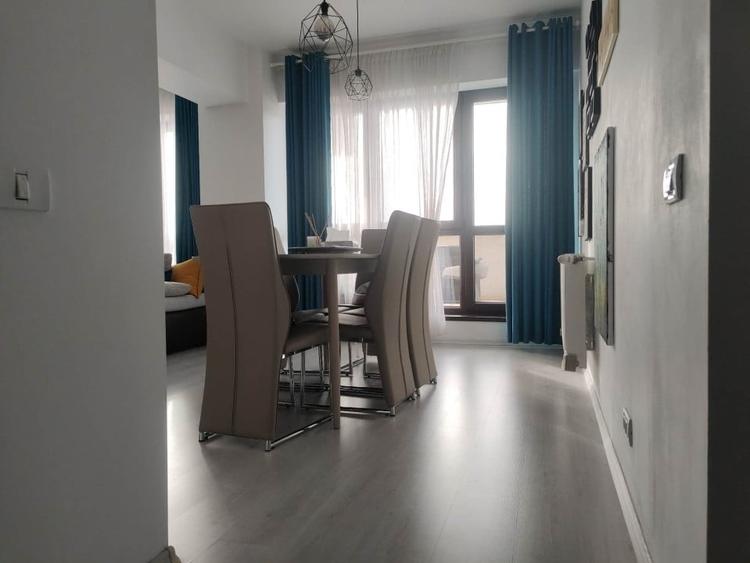 Apartament cu 4 camere decomandat în Pipera