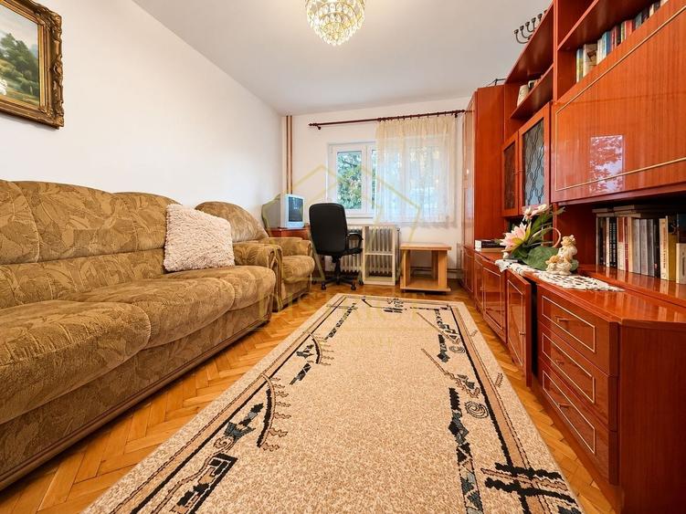 Apartament cu 3 camere decomandat, mobilat în Lipovei