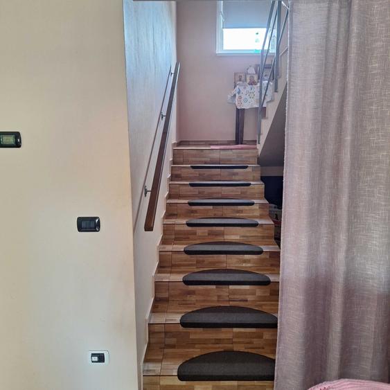 Casă cu 4 camere în Sânmihaiu Român