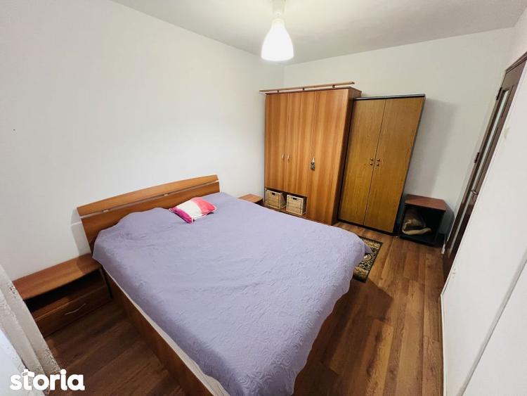 Apartament cu 2 camere semidecomandat, mobilat în Tei