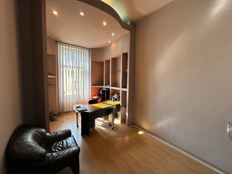 Birou, de 45 mp, în Ultracentral