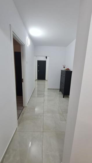 Apartament cu 3 camere decomandat în Iancului