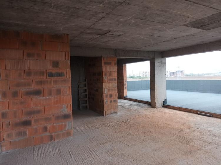 Apartament cu 4 camere decomandat în Berceni