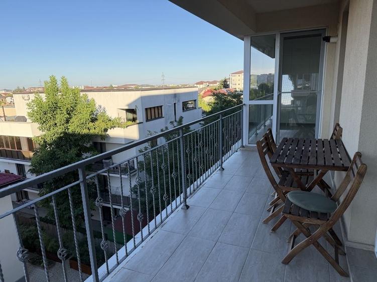 Apartament cu 3 camere decomandat în Apărătorii Patriei