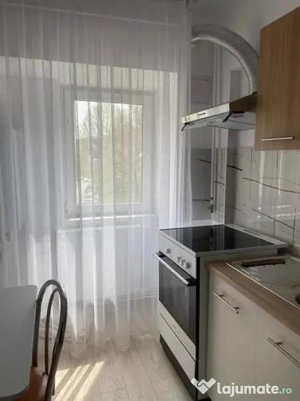 Apartament cu 2 camere decomandat în Podul de Fier