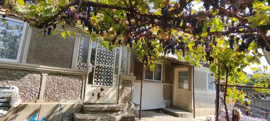 Casă cu 4 camere în Cocorăștii Colț