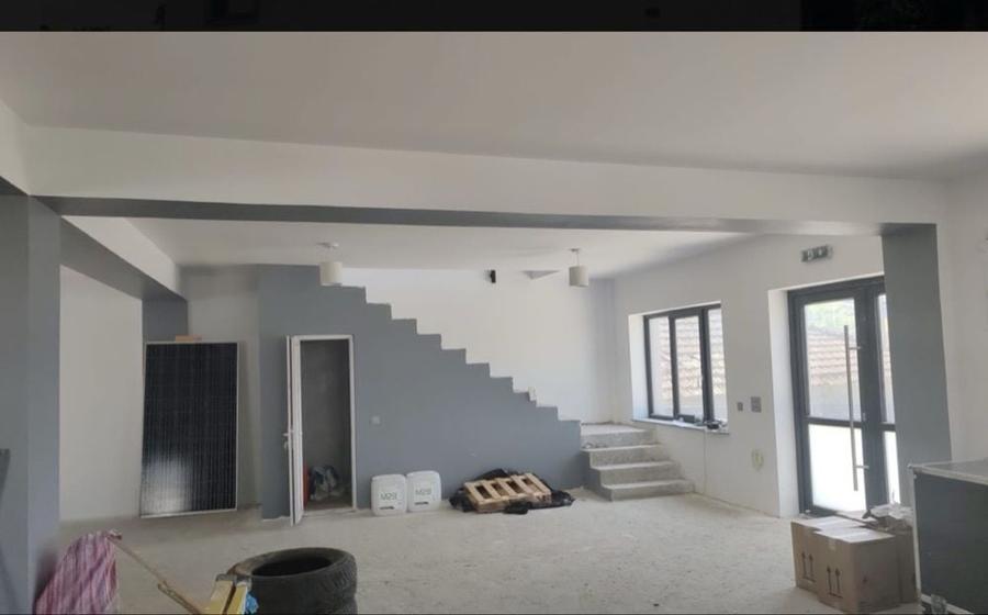 Spațiu comercial, de 396 mp, în Bălteni