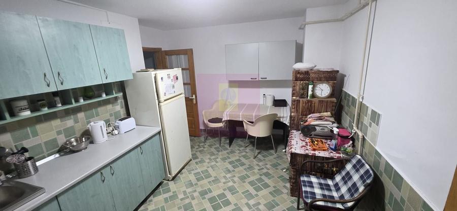 Duplex cu 3 camere cu Canalizare în Est
