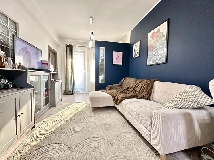 Apartament cu 3 camere semidecomandat, mobilat în Bucureștii Noi