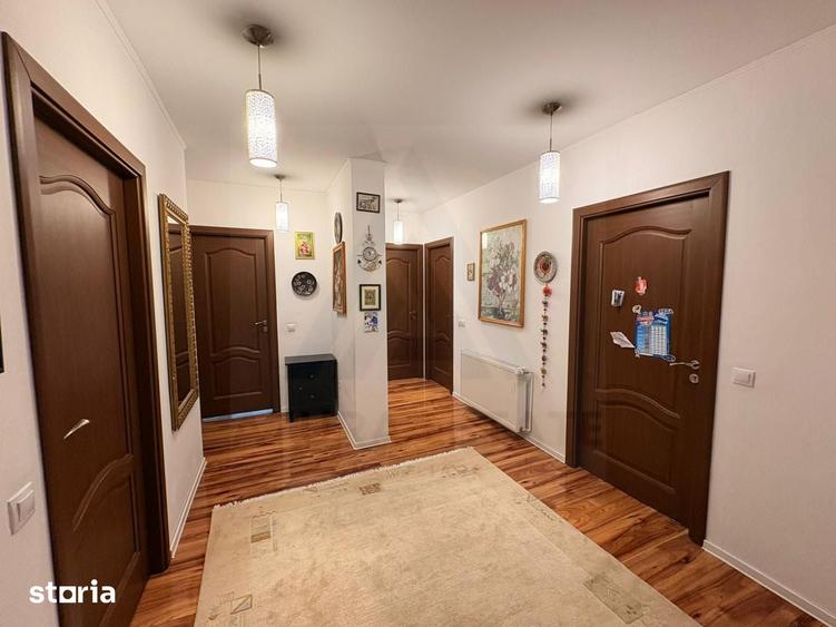 Casă cu 5 camere cu Teren 250 Mp în Lazaret