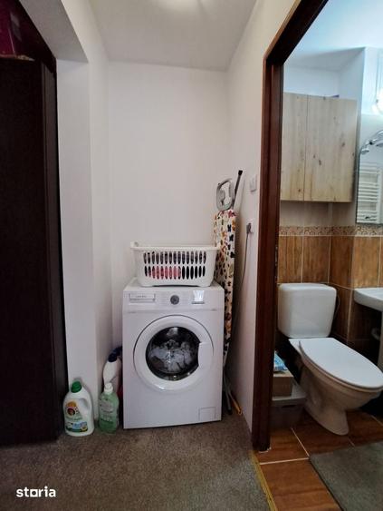 Apartament cu 3 camere semidecomandat în Traian
