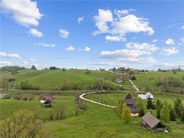 Teren intravilan de 1355 mp, în Fundata