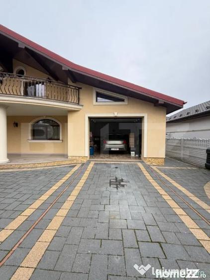 Casă cu 7 camere cu Teren 959 Mp în Central