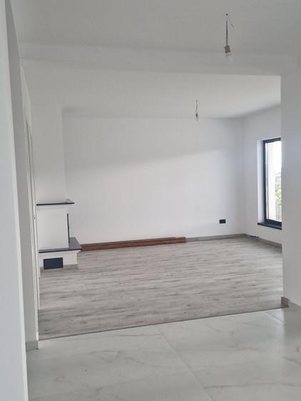 Casă cu 4 camere în Dobrovăț