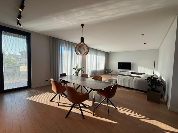 Apartament cu 3 camere decomandat în Floreasca
