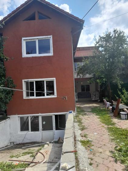 Casă cu 4 camere în Central