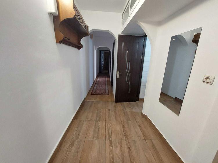 Apartament cu 3 camere decomandat în Casa de Cultură