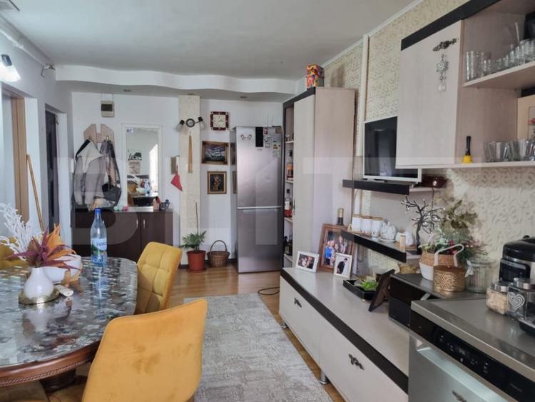 Apartament cu 3 camere decomandat în Central