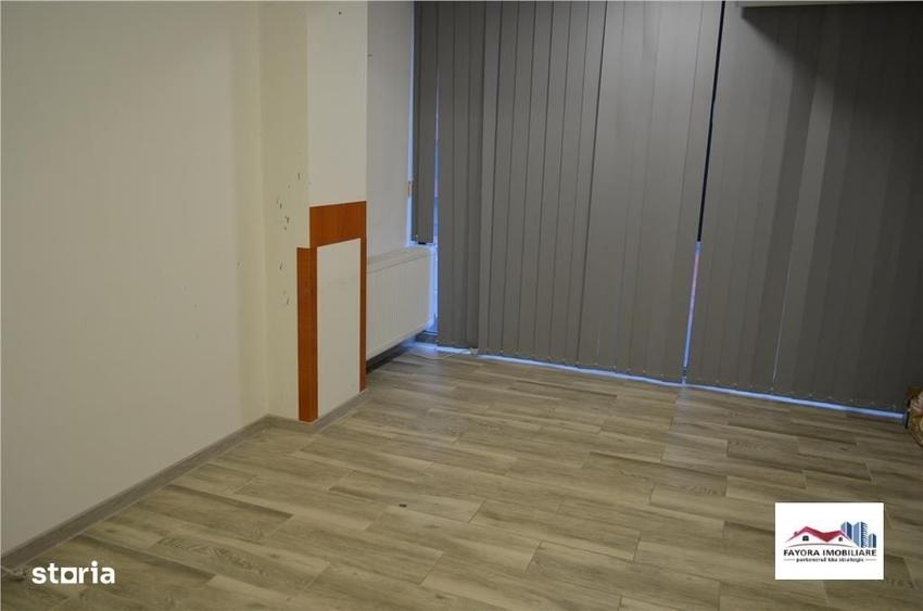 Apartament cu 3 camere decomandat în Tudor
