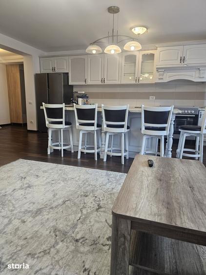 Apartament cu 3 camere în Tractorul