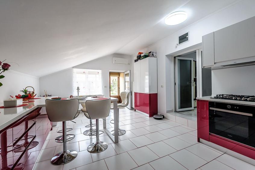 Casă individuală cu 4 camere cu Piscina în Secusigiu