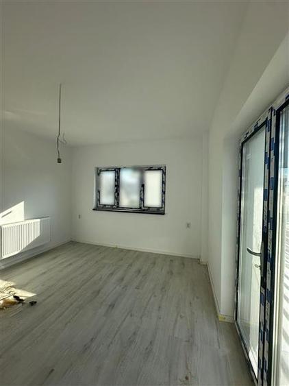Apartament cu 2 camere decomandat în Vișani — fotografia 1