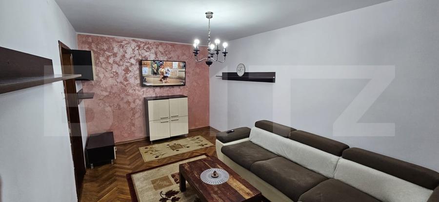 Apartament cu 3 camere decomandat, mobilat în Podu Roș