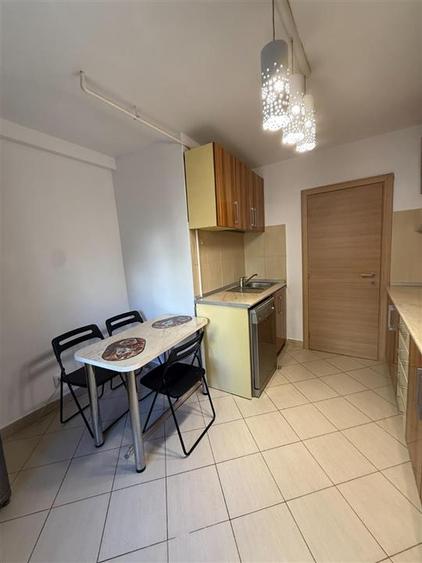 Apartament cu 3 camere decomandat, mobilat în Tei