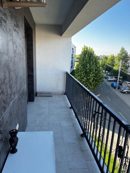 Apartament cu 3 camere decomandat, mobilat în Aradului