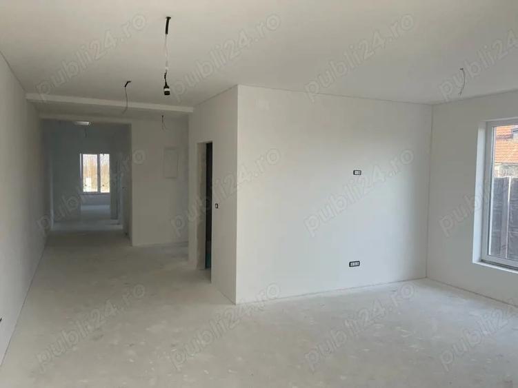 Casă cu 3 camere cu Teren 830 Mp în Albina