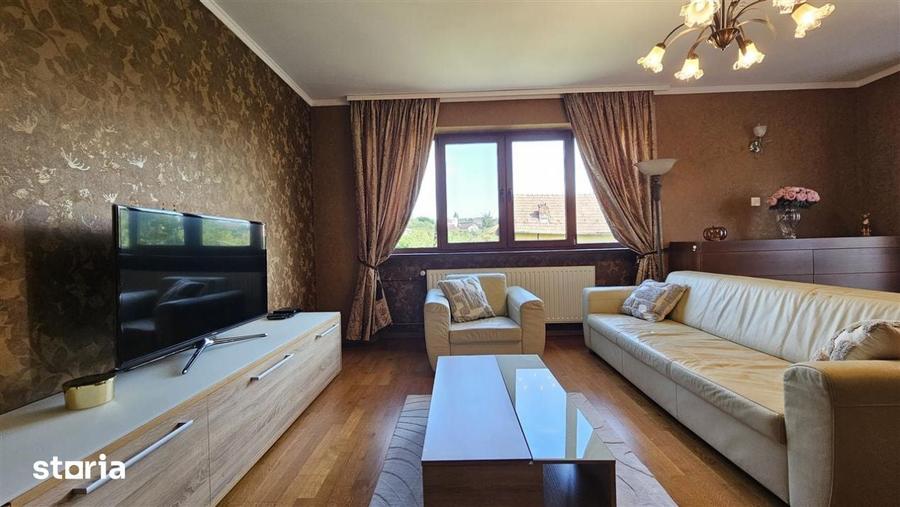Apartament cu 4 camere în Gruia