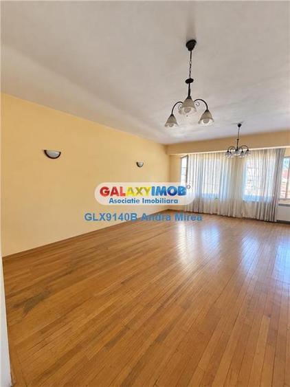 Apartament cu 5 camere decomandat în Decebal