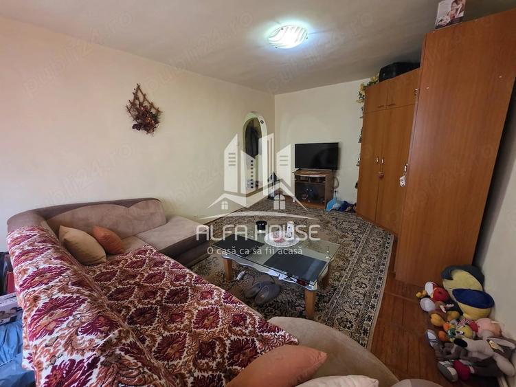 Apartament cu 3 camere decomandat în Govândari