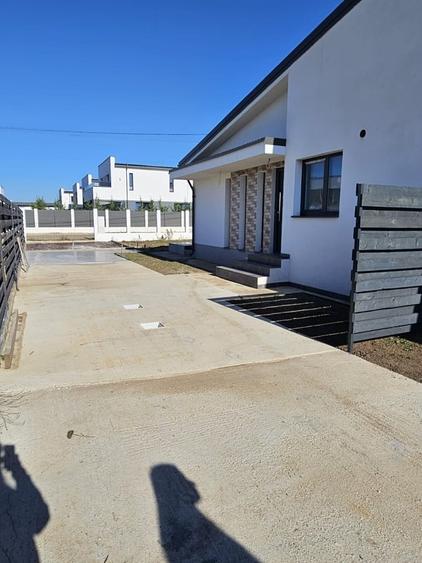 Casă cu 3 camere cu Teren 250 Mp în Tunari