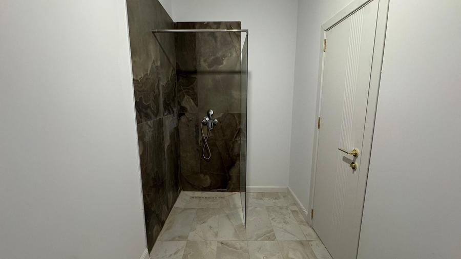 Apartament cu 3 camere în Plopi