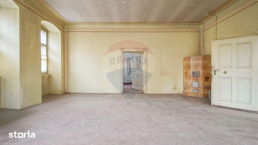 Casă cu 5 camere cu Teren 479 Mp în Schei
