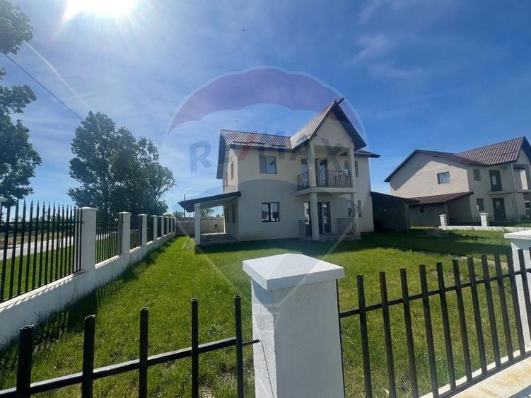 Casă individuală cu 4 camere cu Teren 400 Mp în Dumbrava