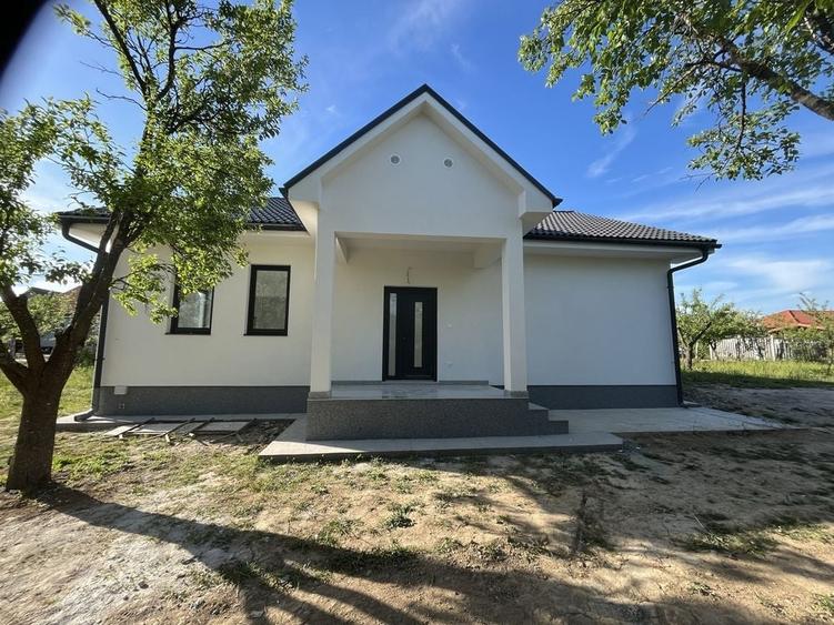 Casă cu 3 camere în Dacia
